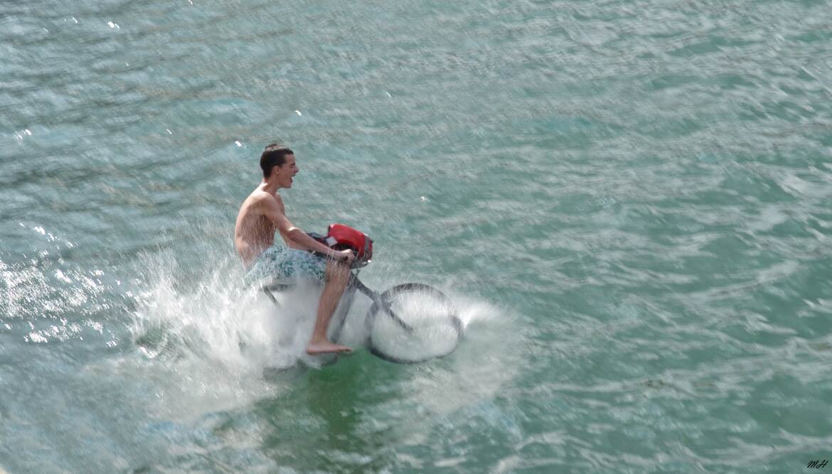Aqua bike dans l'Océan