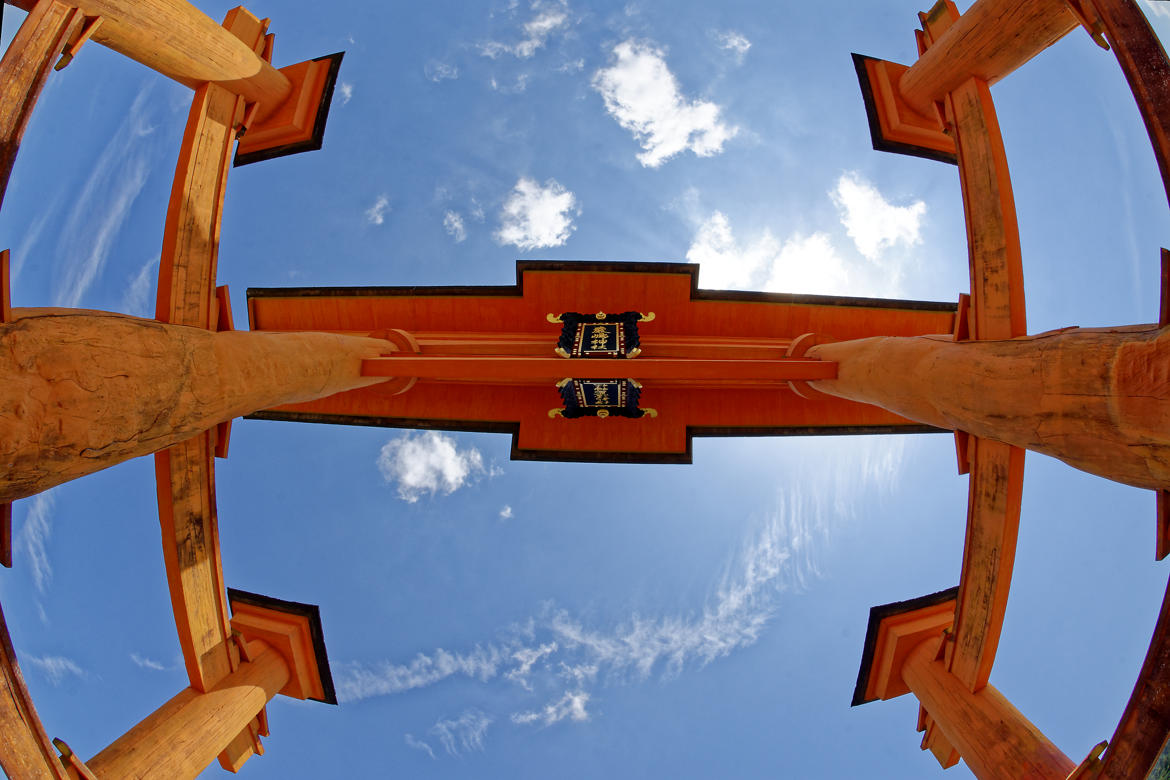 Sous le grand torii