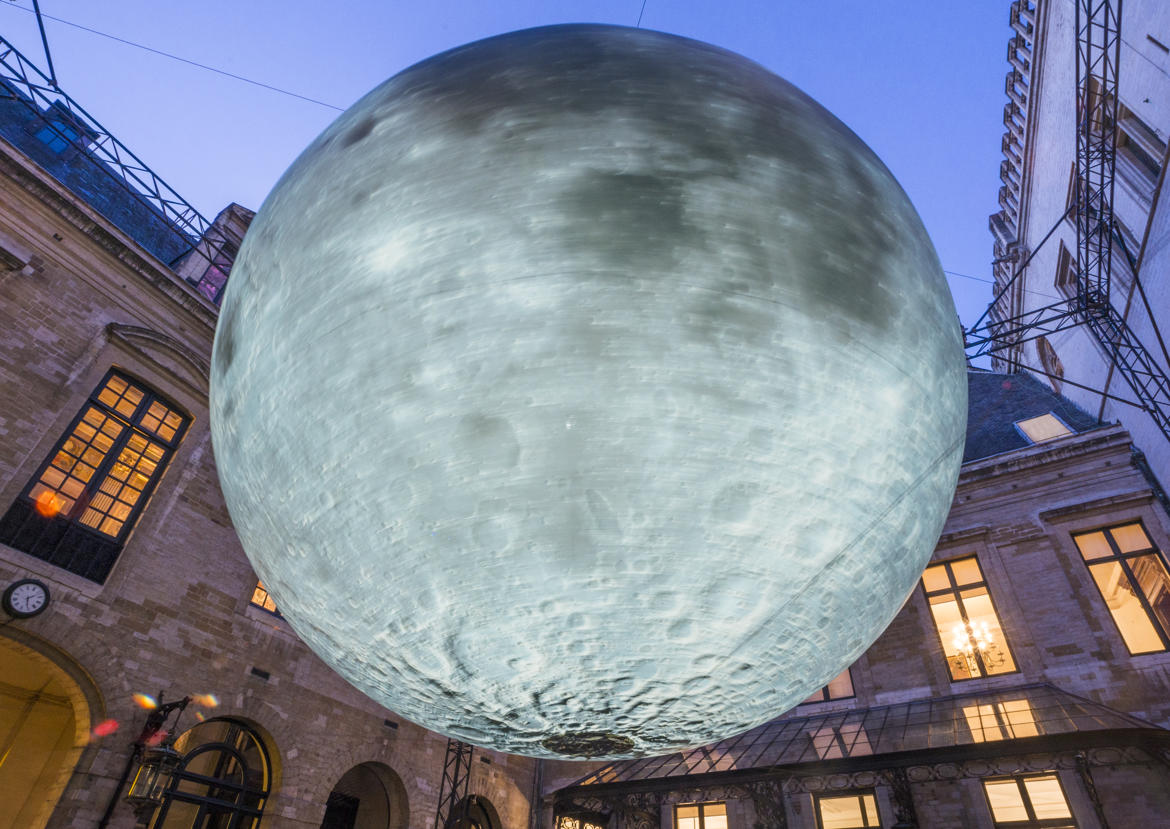 La lune prise de vue de près au 14mm