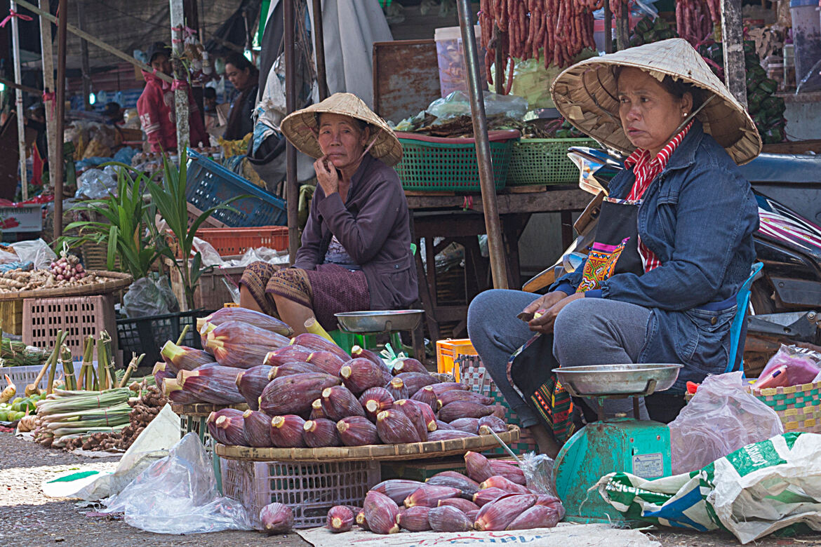 Sur le marché de Pakse