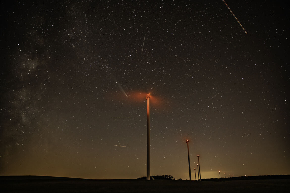 Comète , étoiles , avions , satélites .....