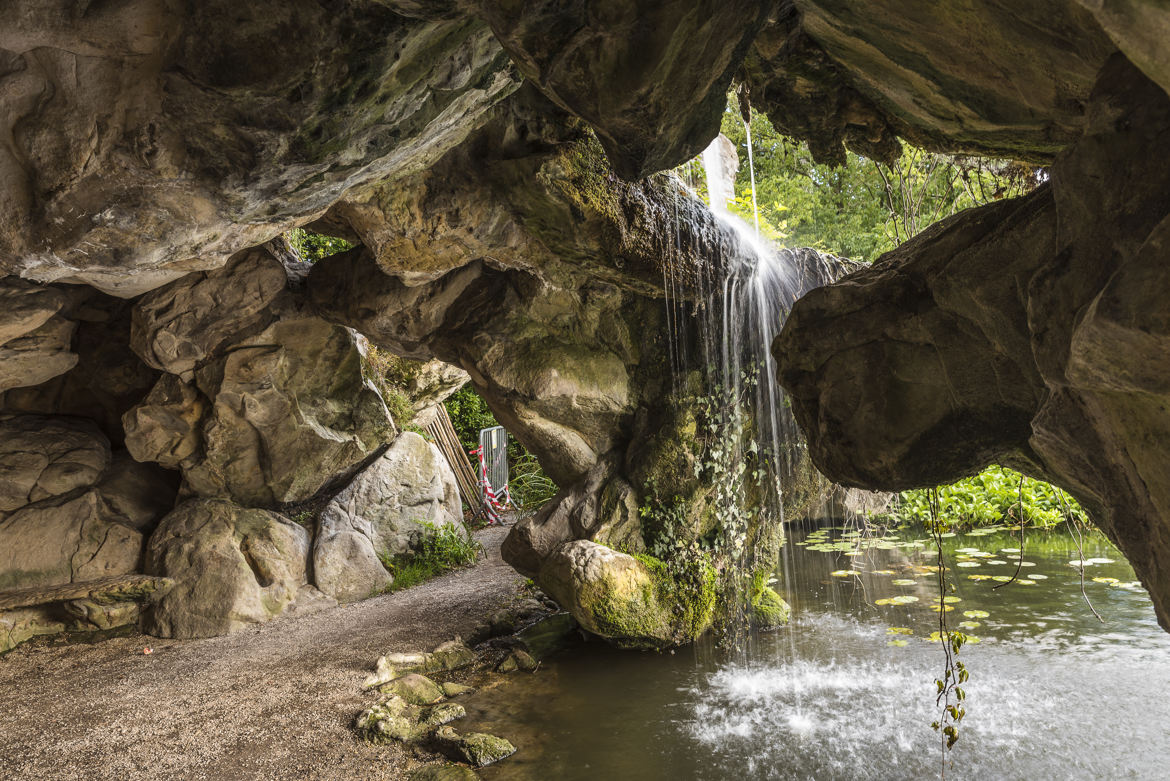 Dans La Grotte !