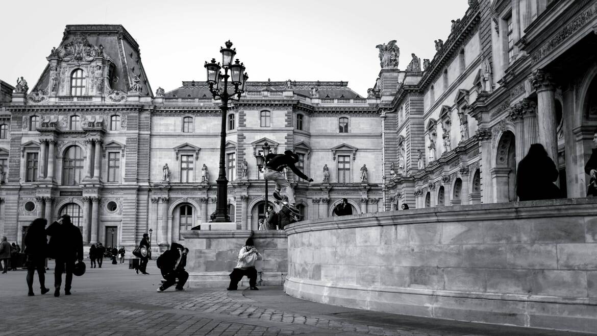 skateboard au louvre II