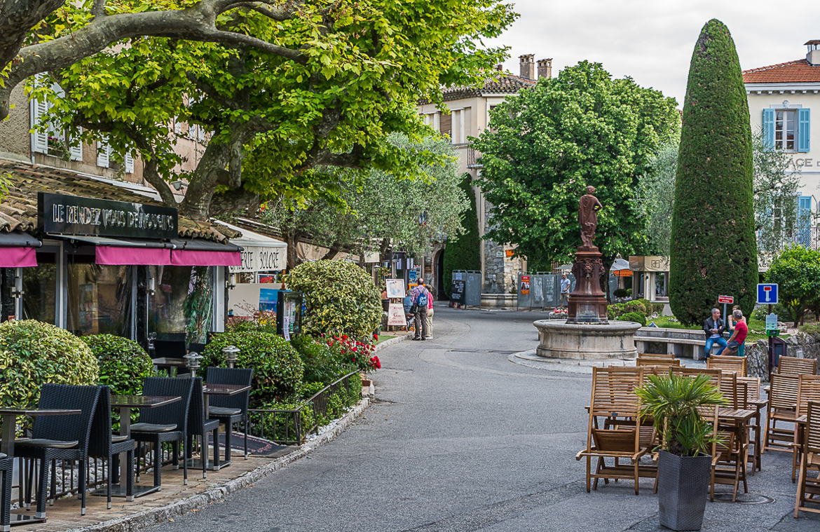 Le vieux Mougins (6) Rdv pour l'apéro...