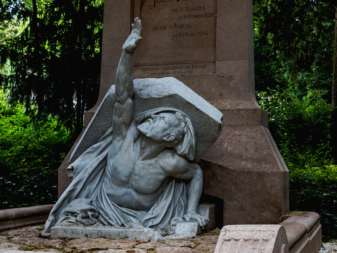 Tombe de Jules VERNE 8.2.1828-24.3.1905