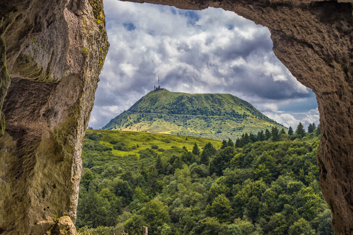 Fenêtre sur le Puy de Dome