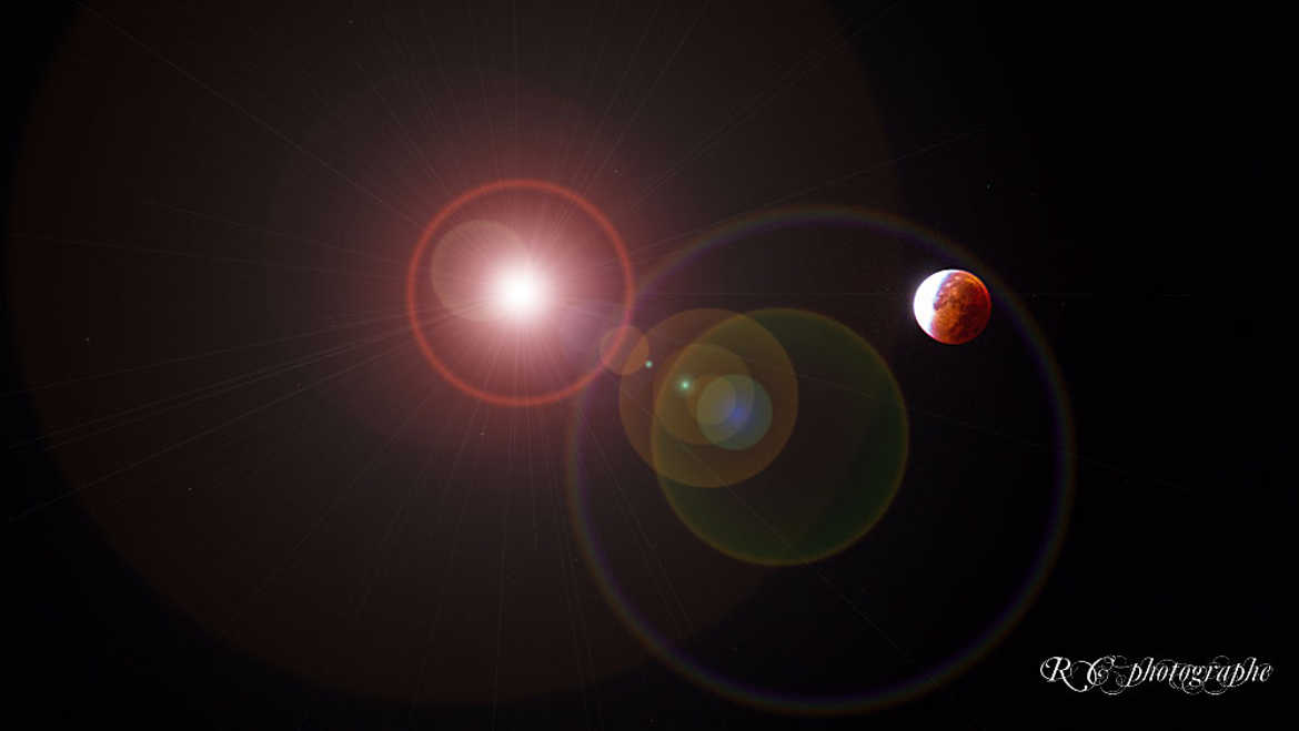 Lune rouge avec halo