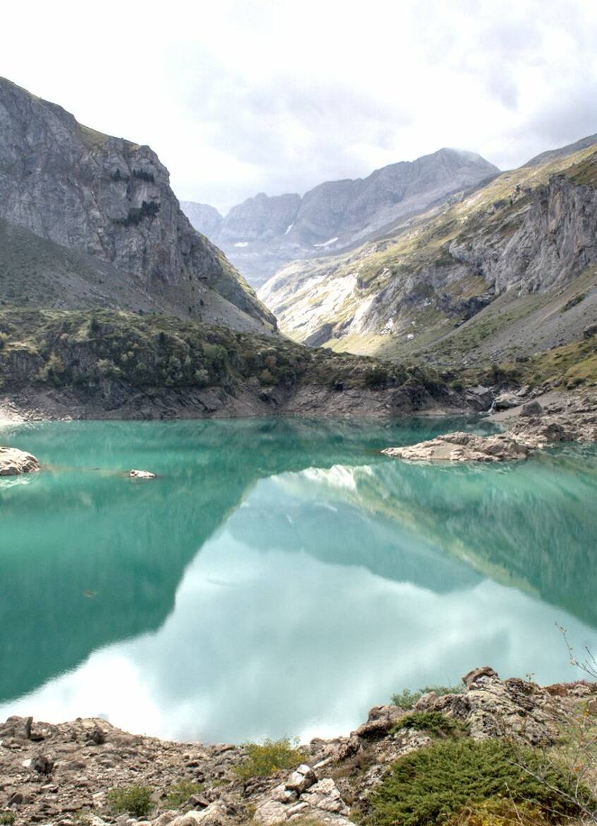 Lac dans les Pyrénées
