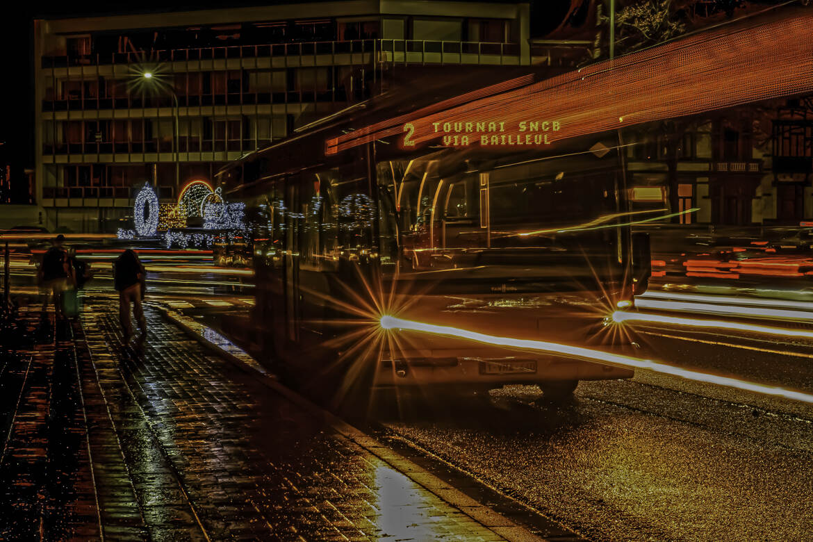 Les lumières de Noël et les traînées lumineuses