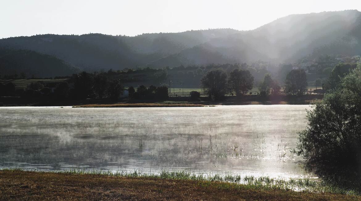 Brumes matinales sur le lac