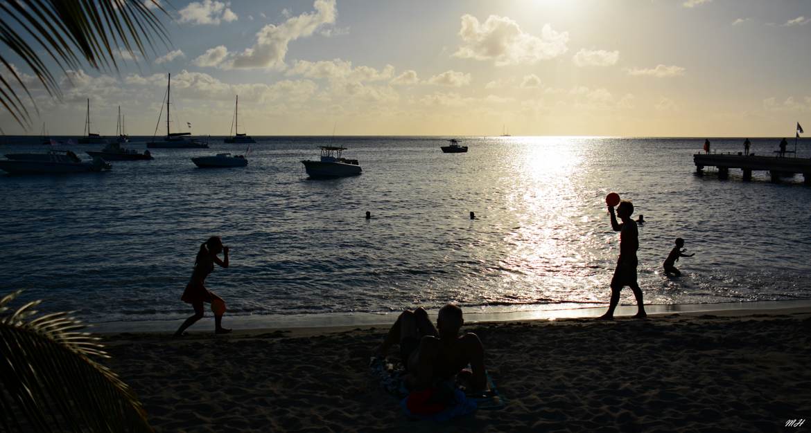 Jeu de plage, un soir.