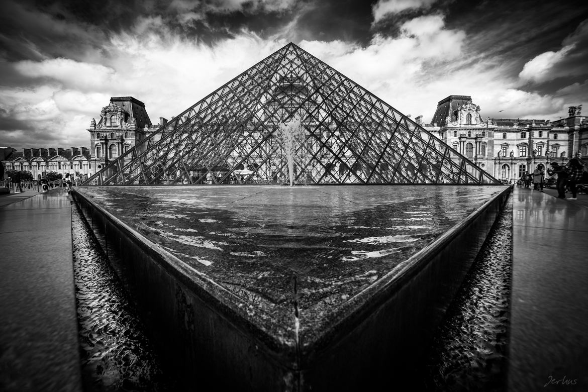 Pyramide du Louvre