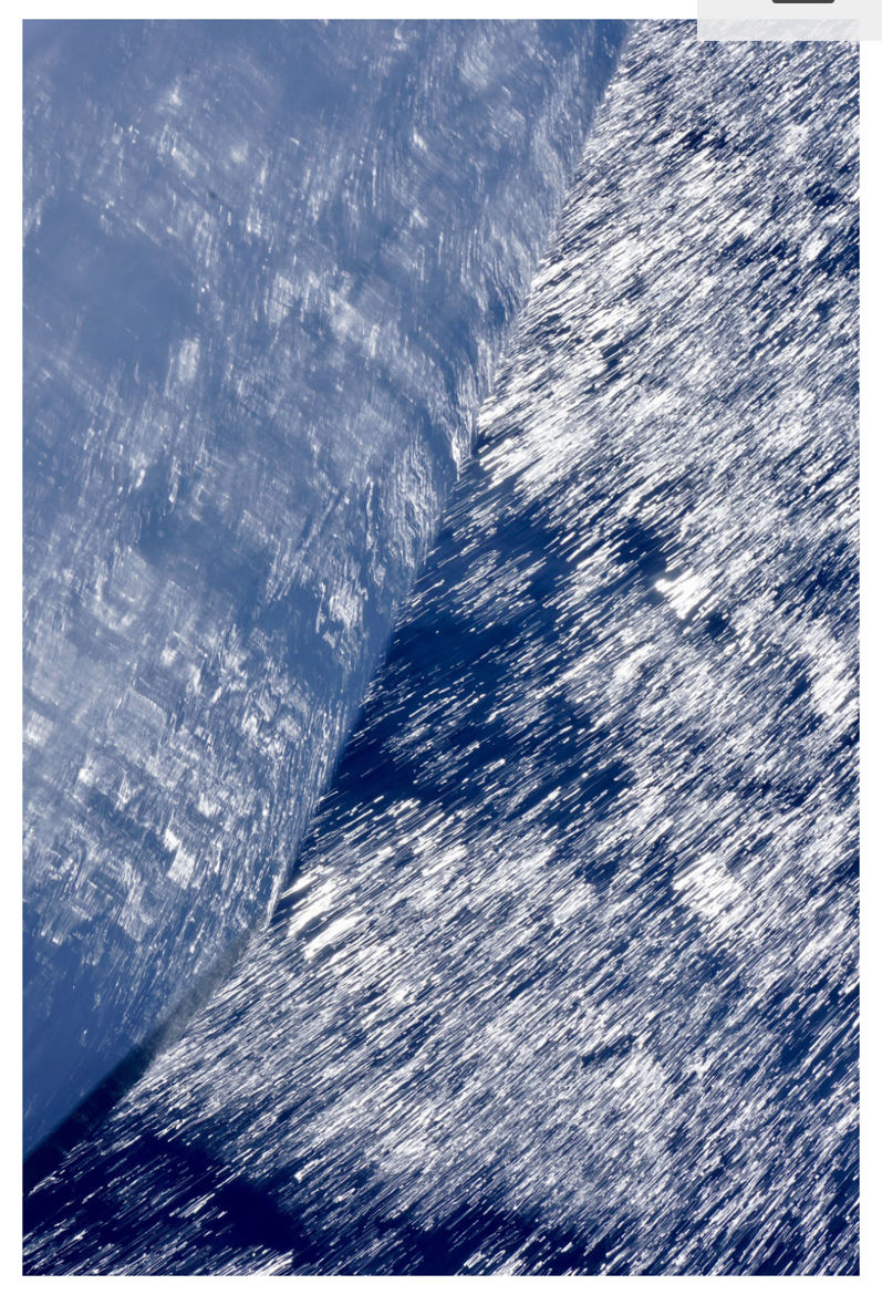 L’étrave déchire l’océan