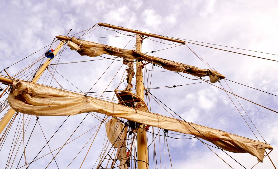 Détail de mâts et de voilure