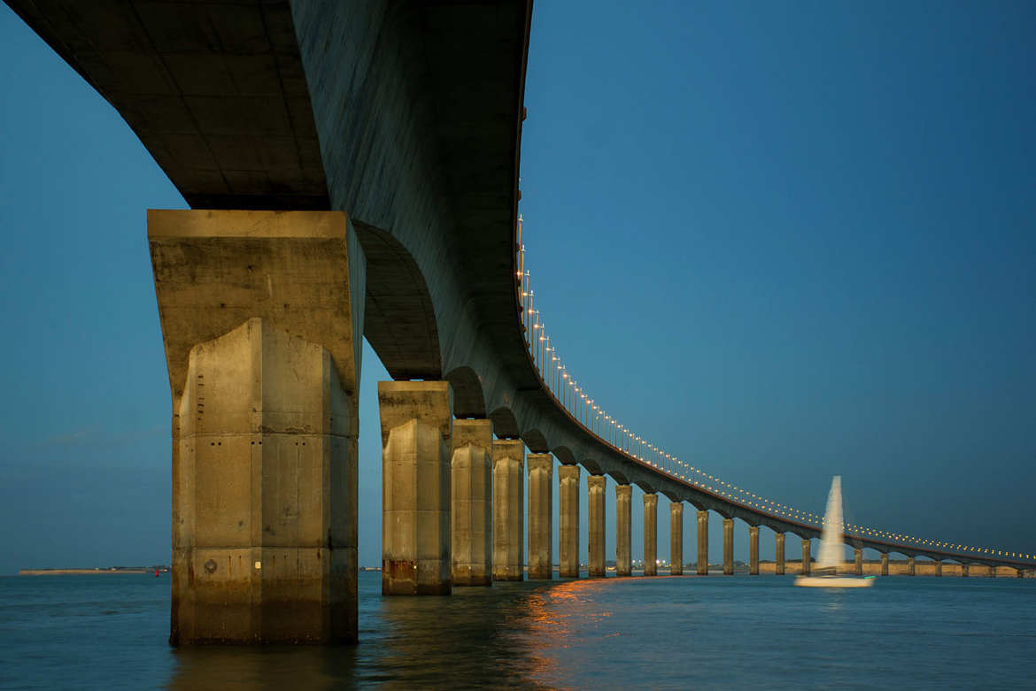 sous le pont