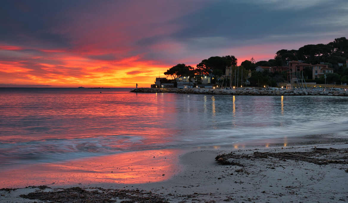 Calme et sérénité où la mer rencontre la terre....