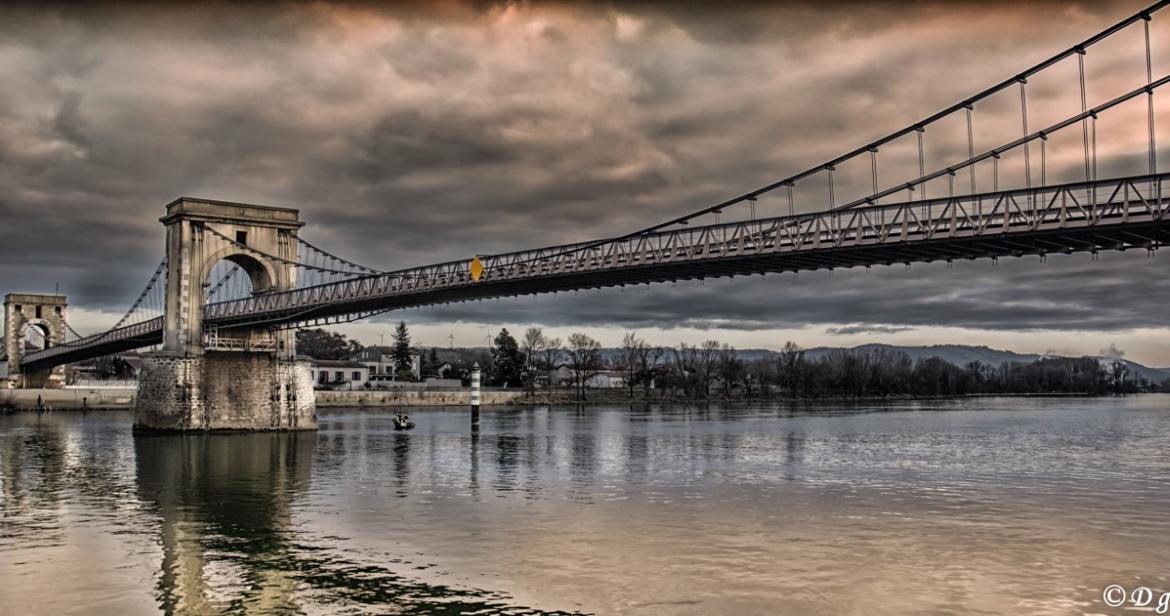 SOLEIL COUCHANT SUR LE RHONE