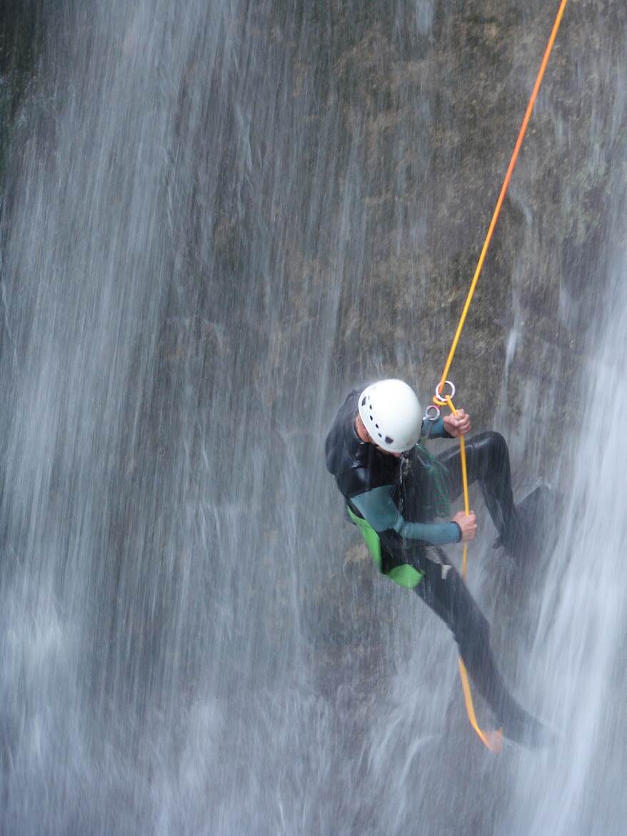 Dans la cascade