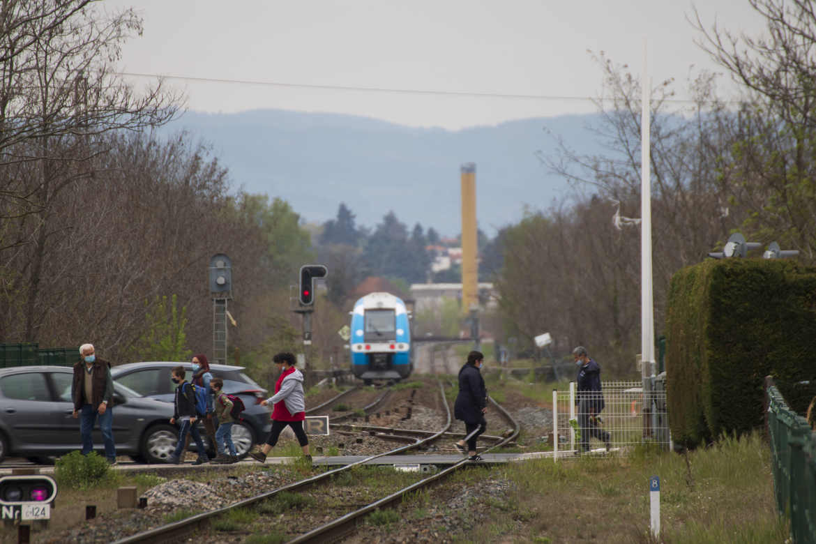 sncf train et passage a niveau