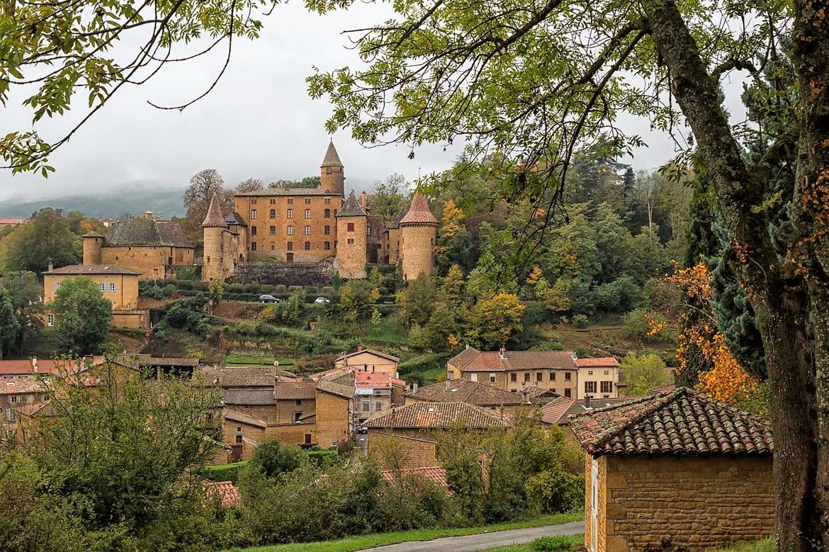 Village du Beaujolais,Jarnioux et son château