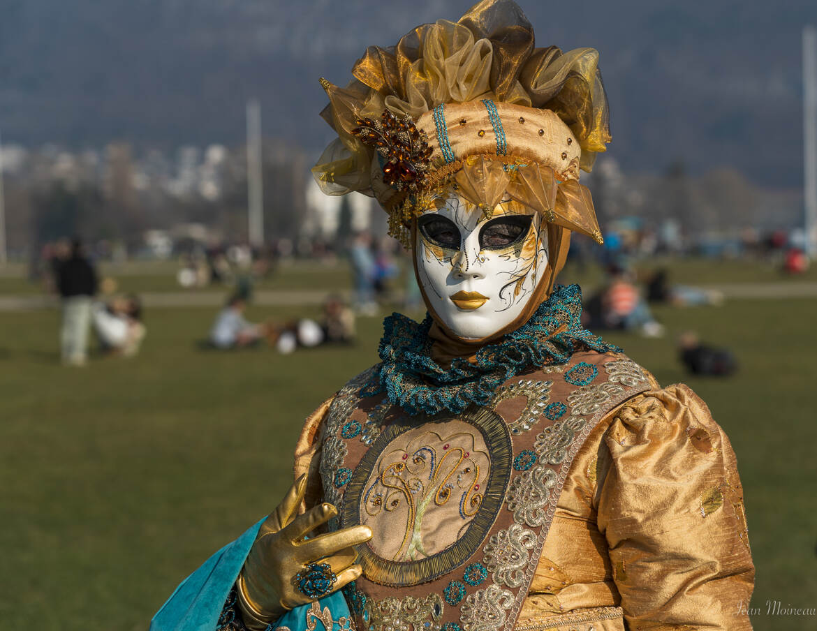 Ganté et masqué