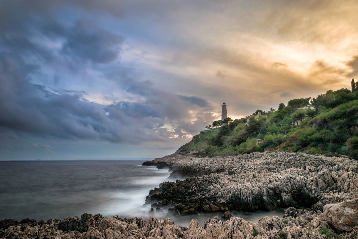 Le Phare sur la colline (2)