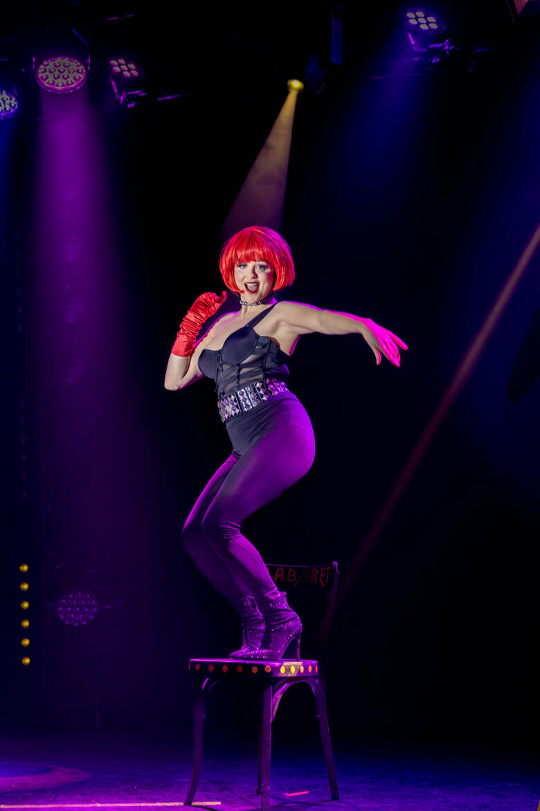 Au cabaret!...