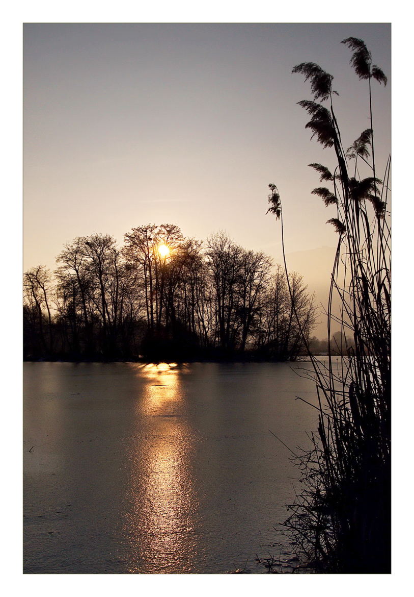 Coucher sur le lac gelé