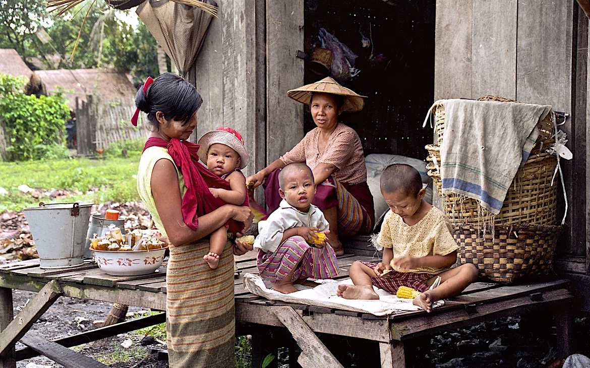 Scéne de vie dans la Birmanie profonde