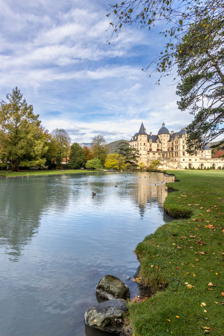 Le long de la berge