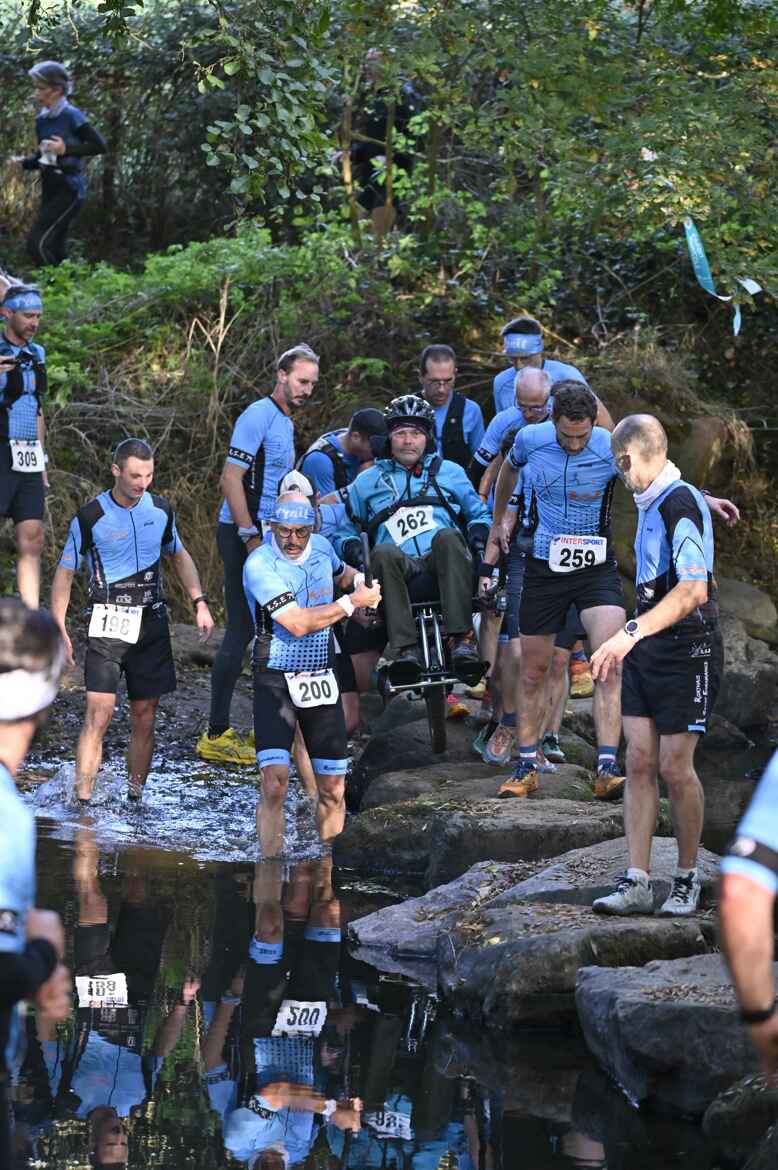 UN POUR TOUS ET TOUS POUR UN