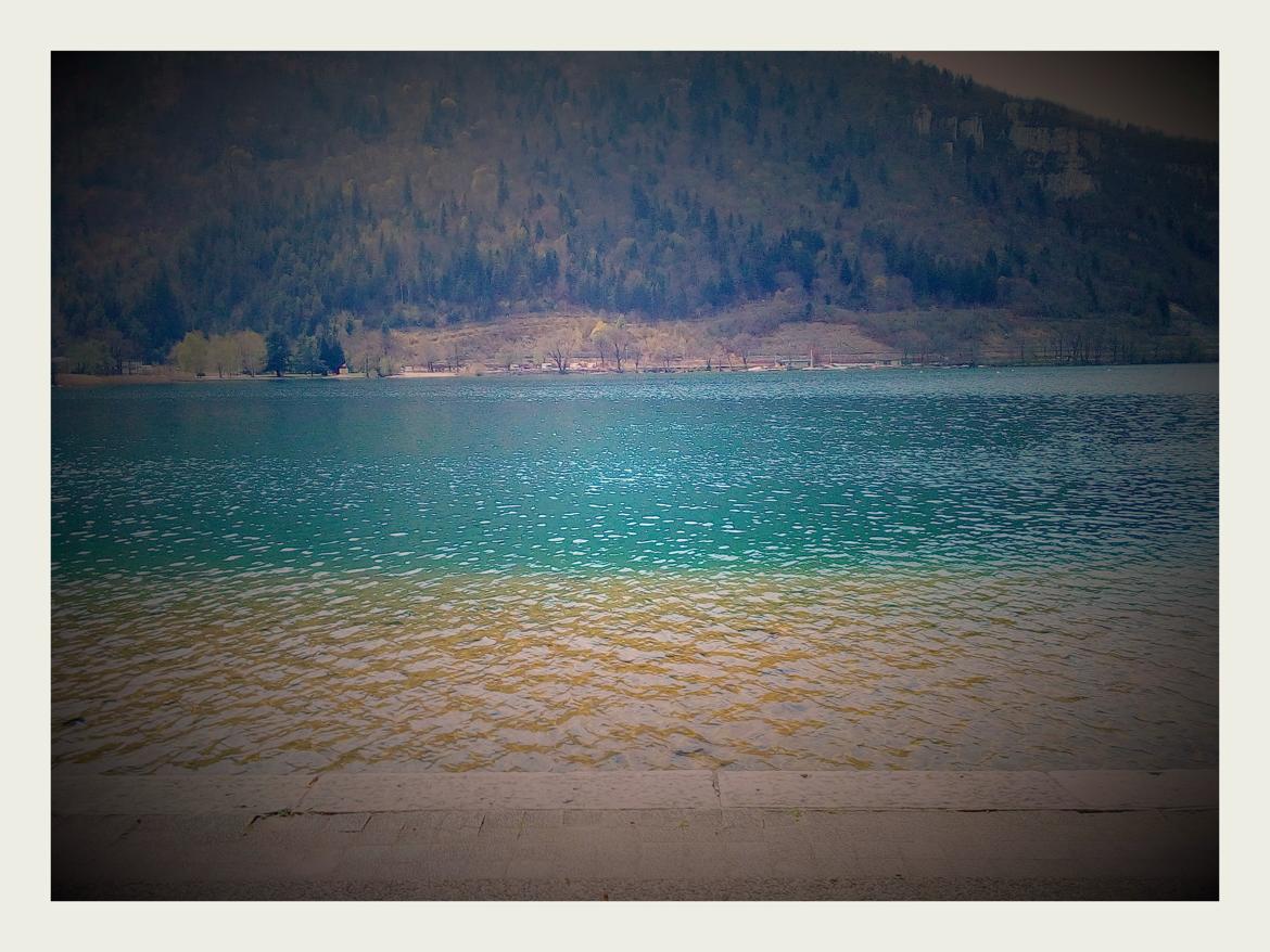 Un lac à deux couleurs...