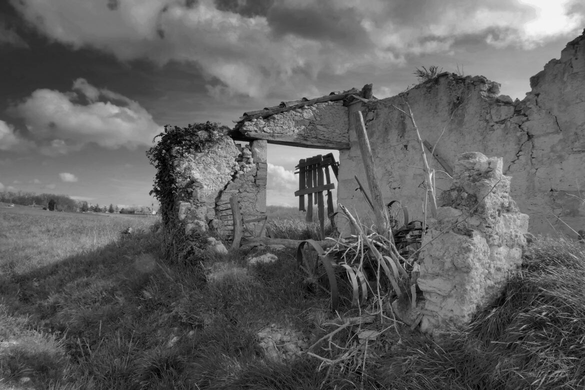 Abandonné au Vent des Coteaux
