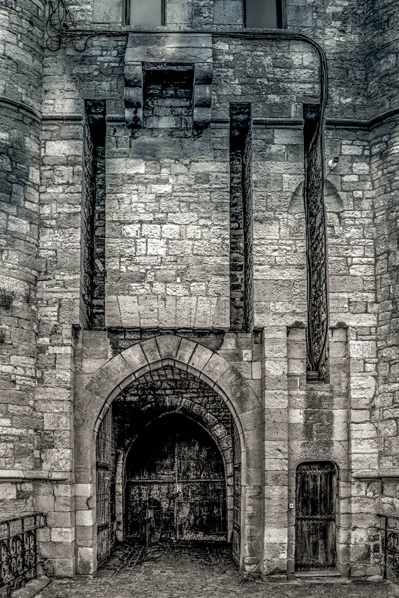 Entrée du château de Fallais