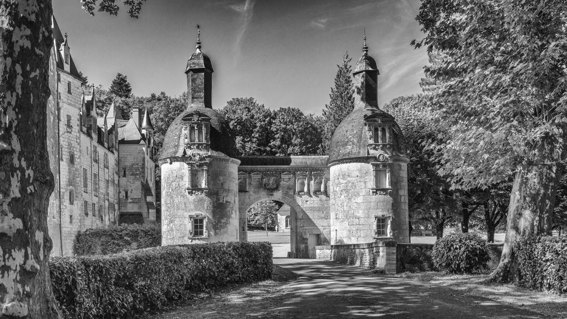 Porte d'entrée du Chateau de Courtanvaux