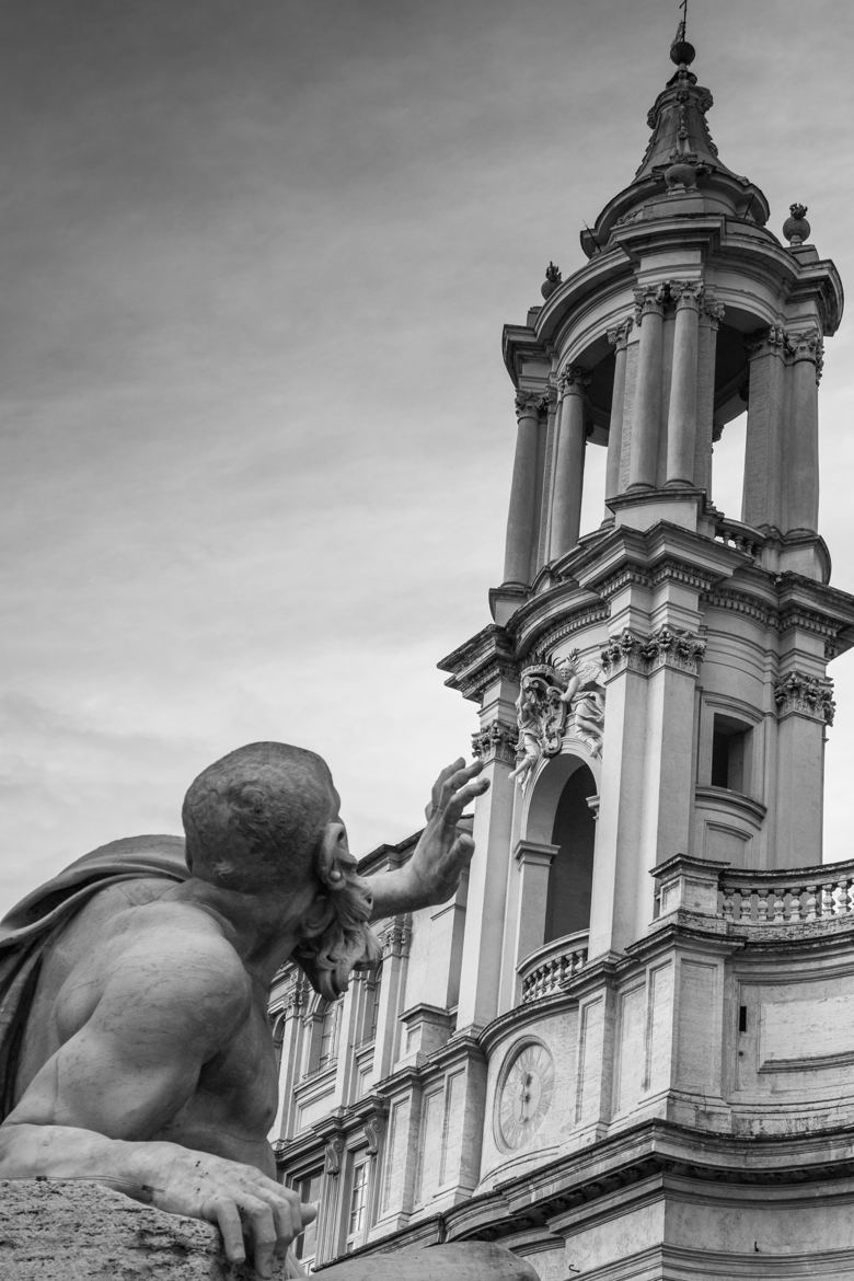 Statue de Le Bernin en rivalité avec l'église de Francesco Borromini 