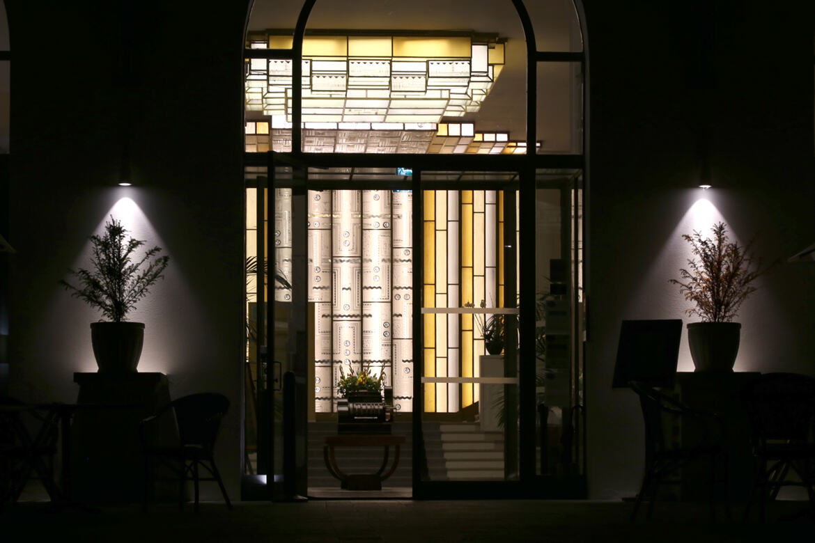 Porte ouverte sur l'art déco