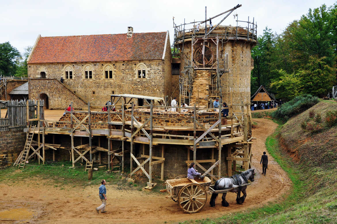 Un château fort en construction
