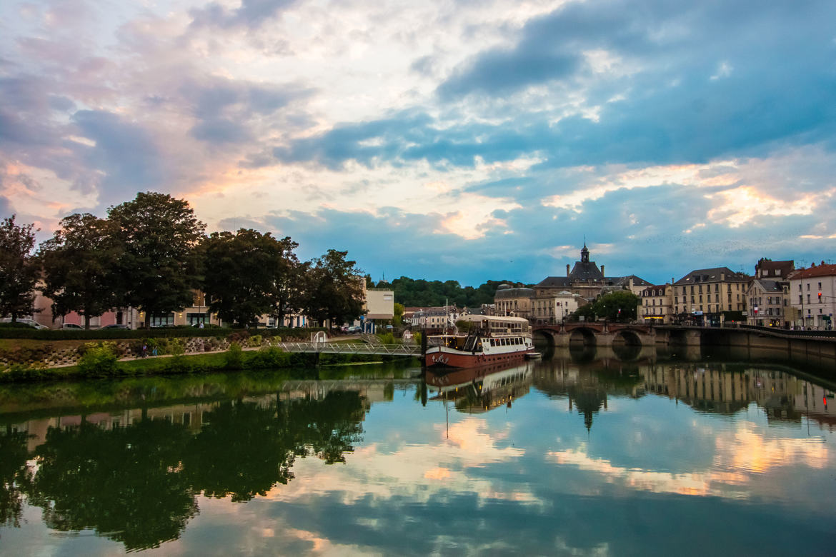 Meaux au bord de MARNE