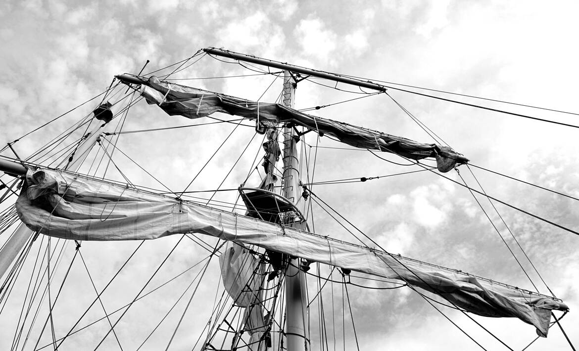 Détail de mâts et de voilure N&B