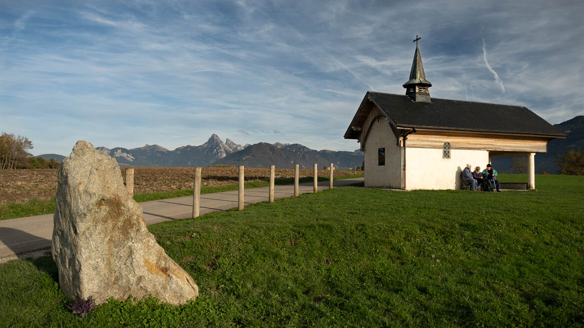 A l'abri de la chapelle