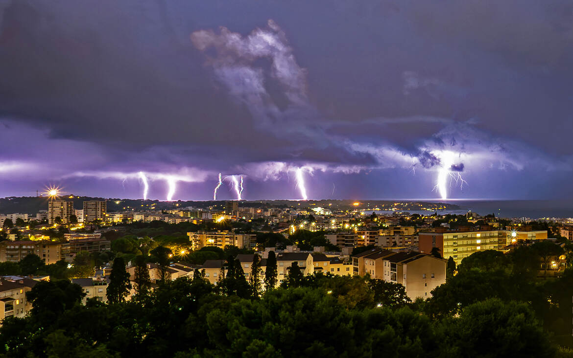 Lightning dance !