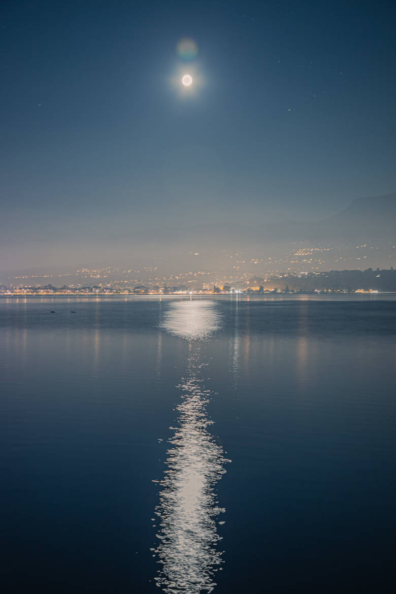 Pleine lune sur le lac