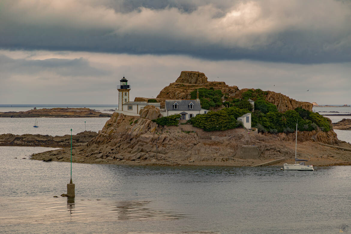 Phare de l île Louët