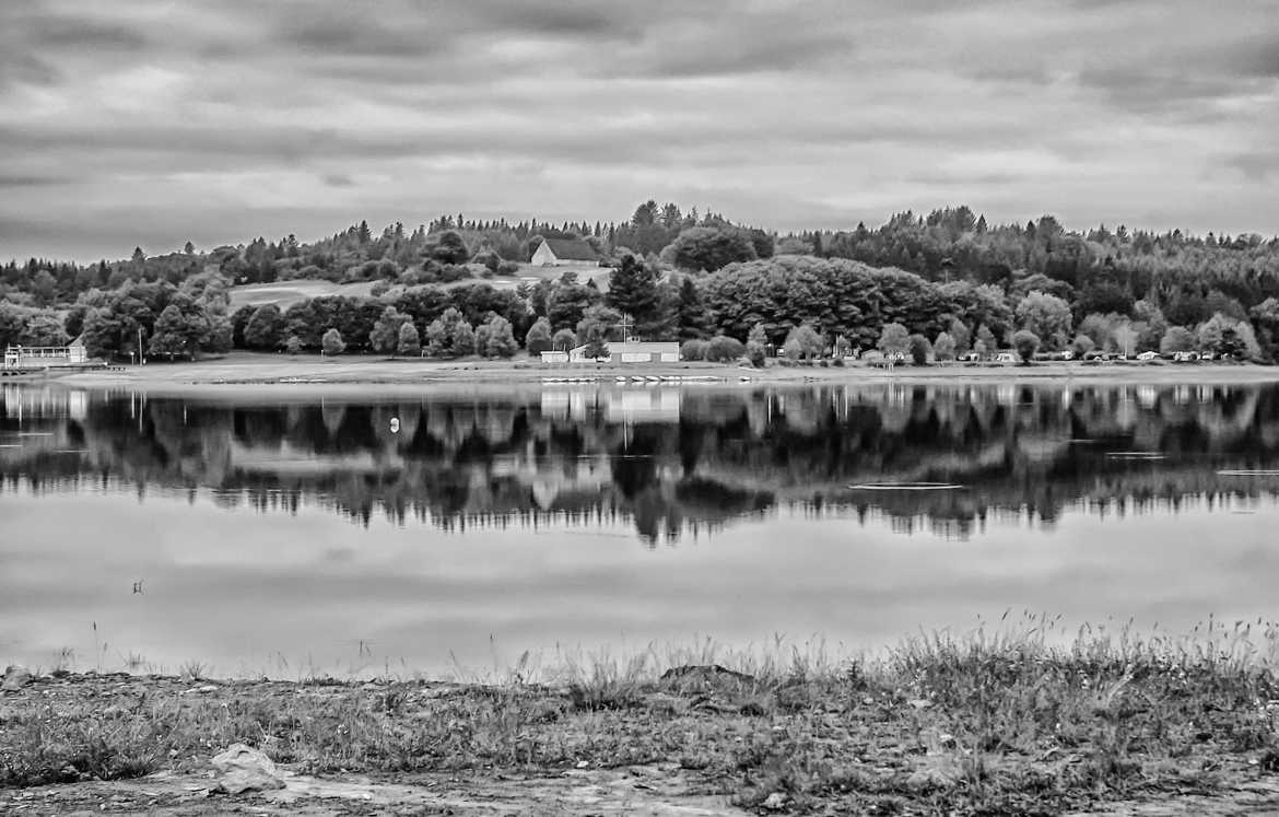 un lac en correze...