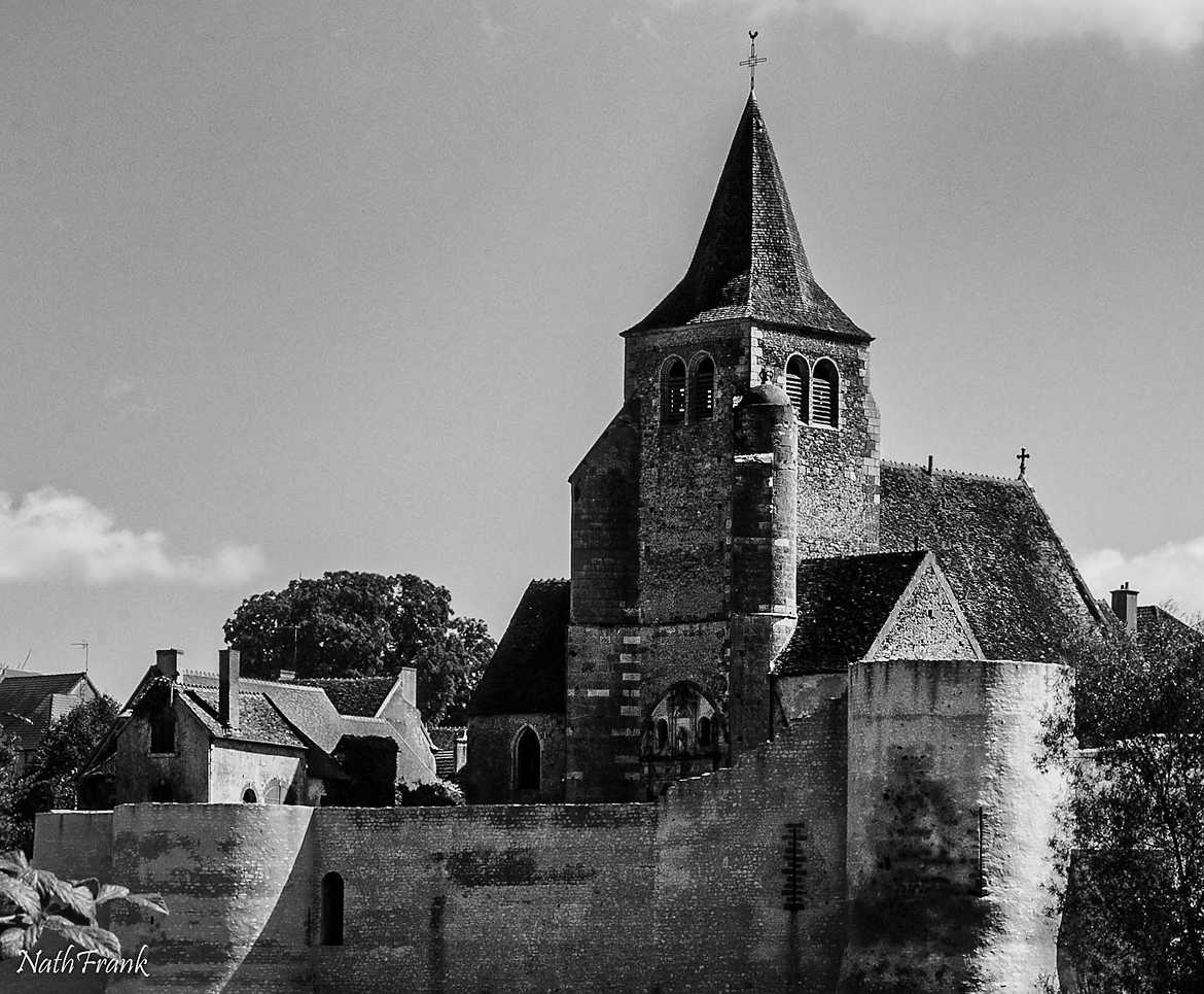 Les remparts d’Ainay-le-Château