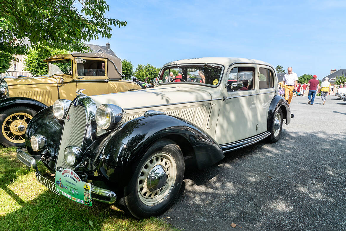 Comme vous êtes très fort une autre devinette, quel est, la marque et modèle de cette voiture