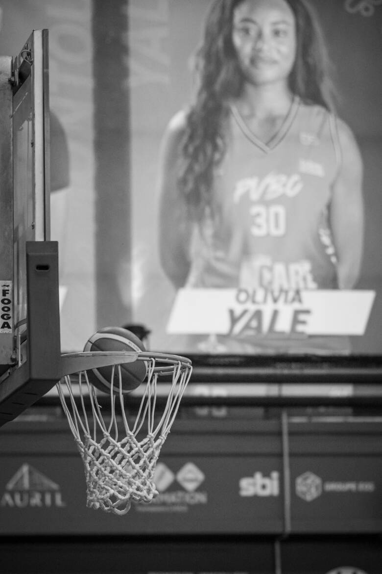 Sous le regard attendri de mon idole