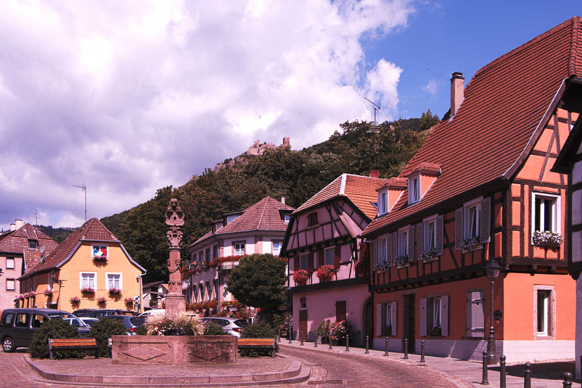 Carrefour dans Ribeauvillé (Alsace)