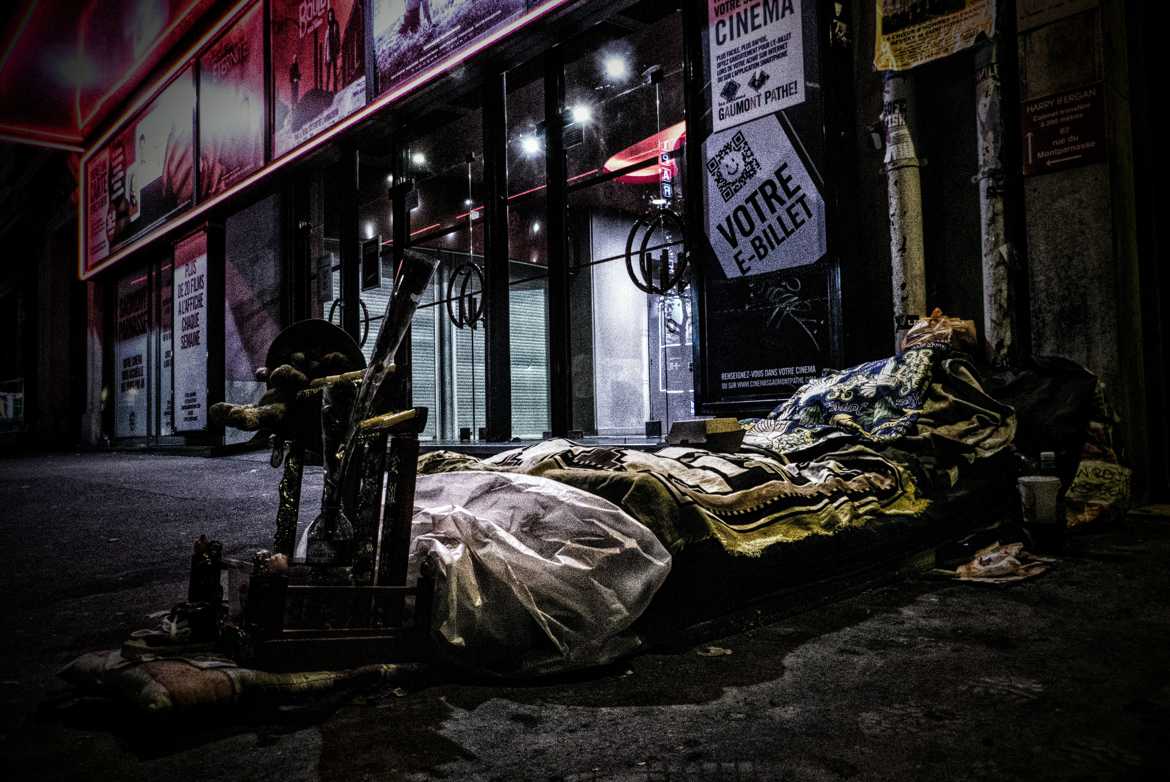 Mieux qu'un strapontin... Mais dehors.